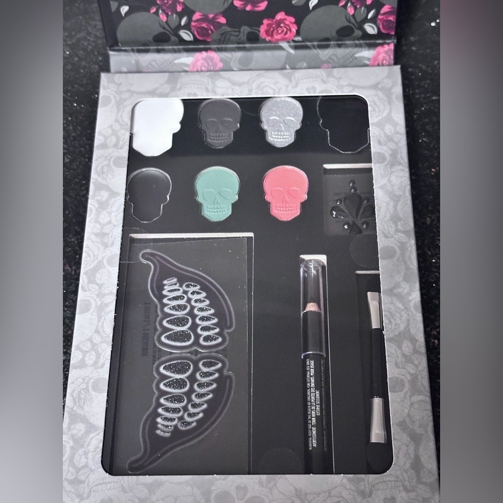 Deluxe Skeleton Makeup Kit Cosmetic Spirit Halloween For Costume Cosplay New - Picture 3 of 4
